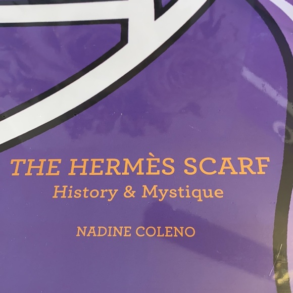 Hermès scarf History & Mystique. Coffee table book. - Picture 2 of 9
